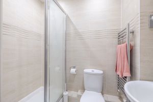 Ensuite shower room- click for photo gallery